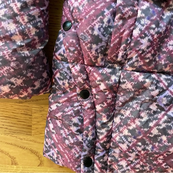 Sam Edelman winter print puffer jacket with removable scarf hood - Picture 4 of 7